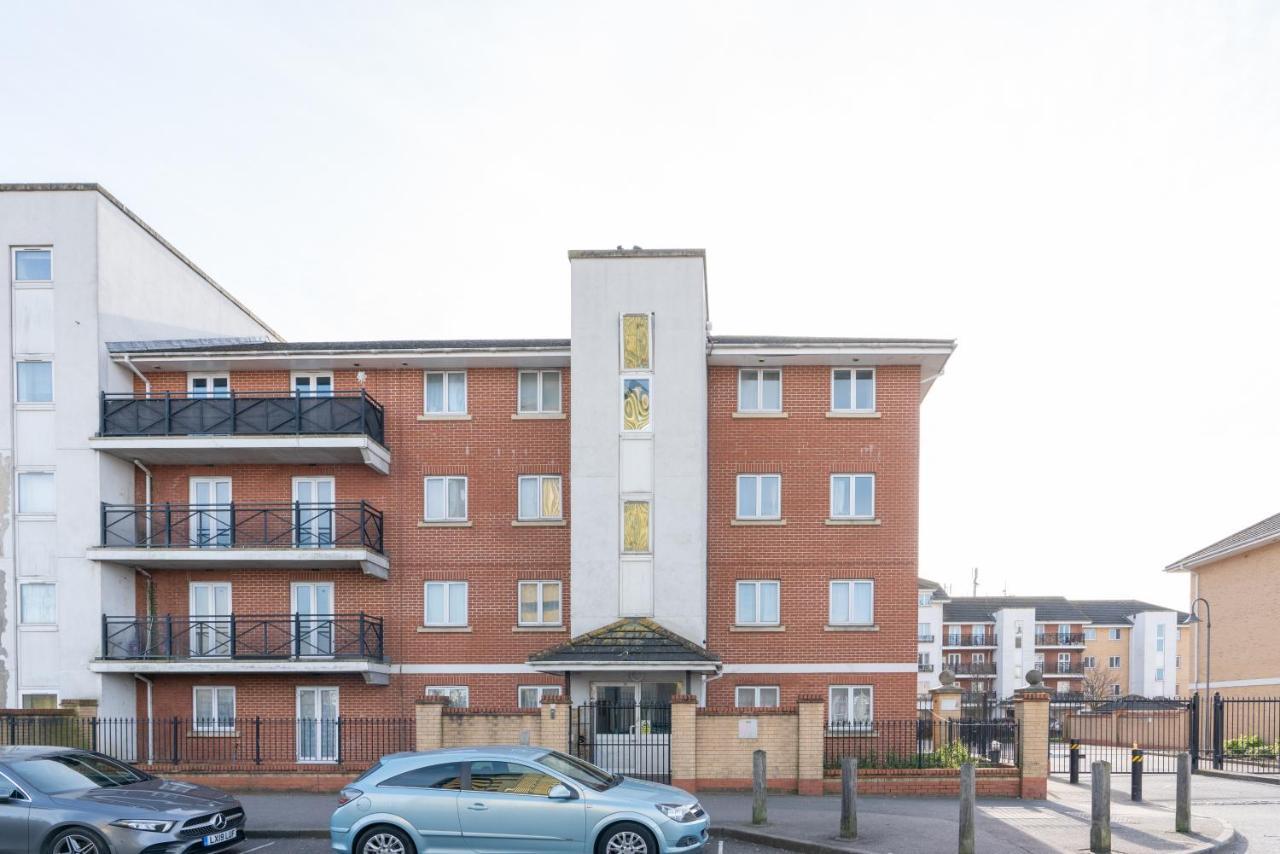 Suites By Rehoboth - Abbey Wood Station - London Zone 4 Exterior photo